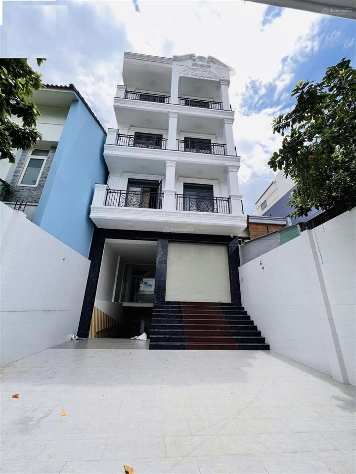 Chdv 5 tầng ngay vincom thủ đức  193m2 ngang bề thế 7.5m  thu nhập 100tr/ tháng