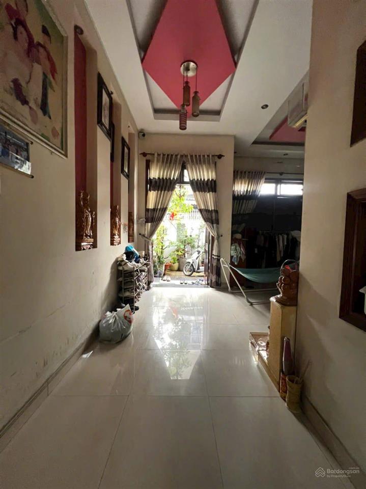 Nhà 3 tầng ngay vincom thủ đức  103m² ngang 6m vuông như tờ a4