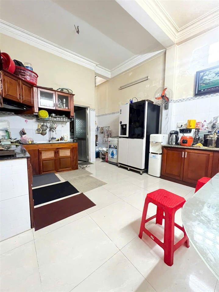 Nhà 3 tầng ngay vincom thủ đức  103m² ngang 6m vuông như tờ a4