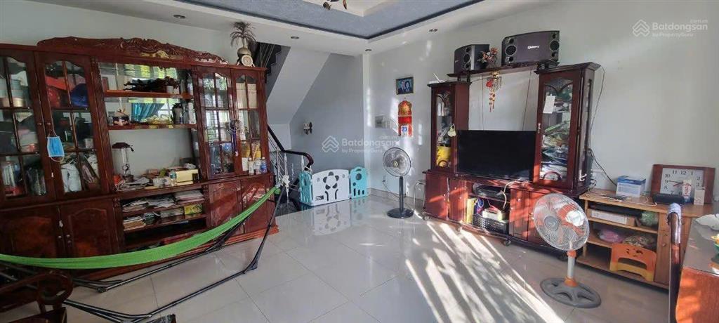 Vài bước ra metro! nhà 4 tầng kdc đồng bộ 90m2 (5m x 18m) đường 10m có vỉa hè