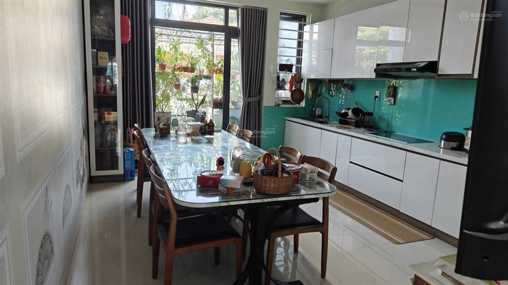 Vài bước ra metro! nhà 4 tầng kdc đồng bộ 90m2 (5m x 18m) đường 10m có vỉa hè