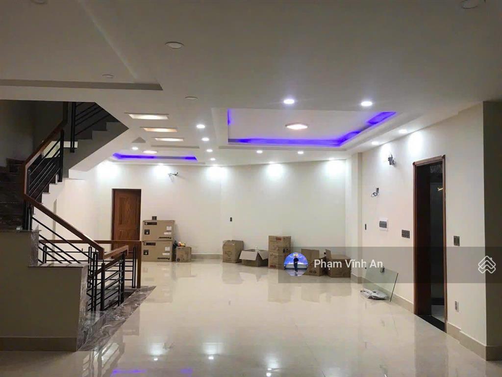 Căn góc mặt tiền kinh doanh gần hoàng diệu 2  ngang khủng 13.5m