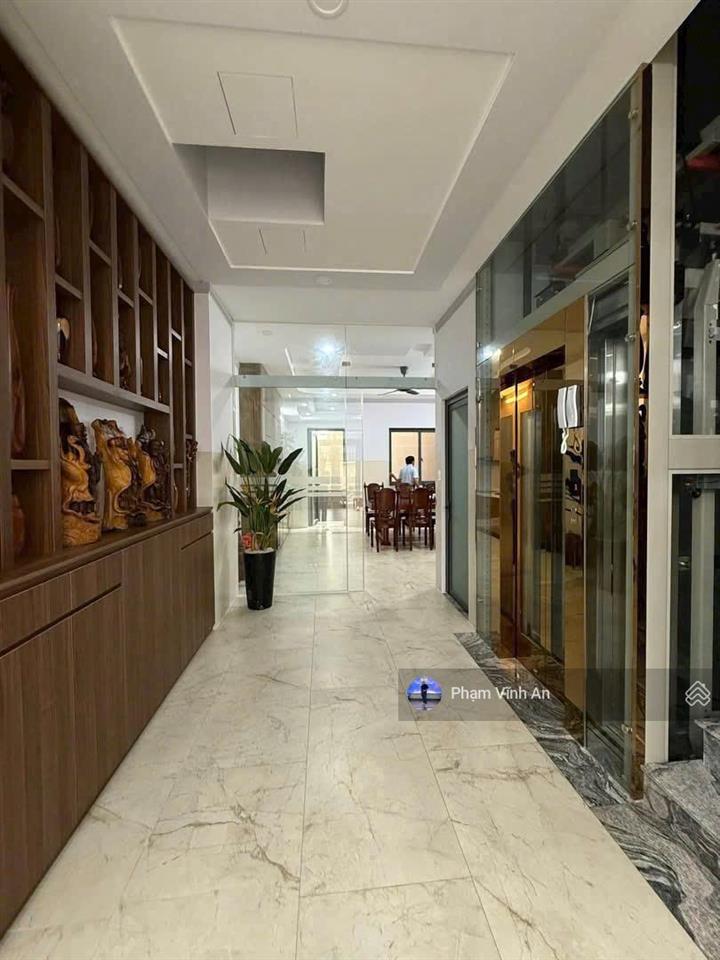 Nhà 5 tầng xây tâm huyết ngay kha vạn cân  nội thất cao cấp + thang máy