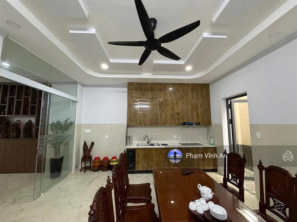 Nhà 5 tầng xây tâm huyết ngay kha vạn cân  nội thất cao cấp + thang máy