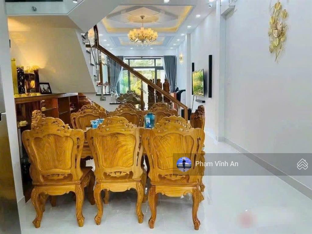 Cần bán gấp! nhà 3 tầng tâm huyết, mặt tiền kinh doanh ngay kha vạn cân