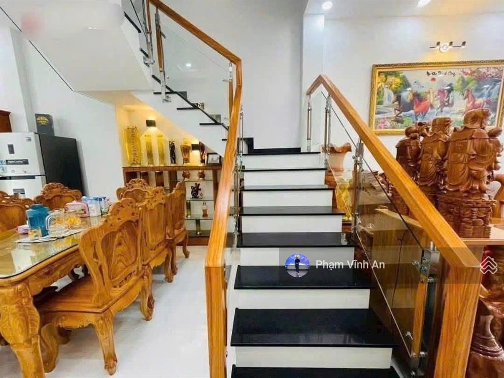 Cần bán gấp! nhà 3 tầng tâm huyết, mặt tiền kinh doanh ngay kha vạn cân