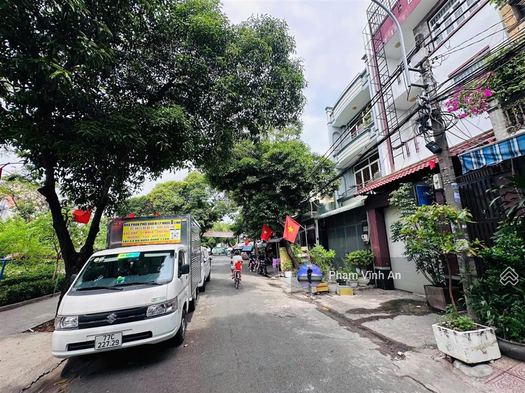 Mặt tiền kd linh trung view công viên  dt 80m2 (5x16m) xây 5 tầng