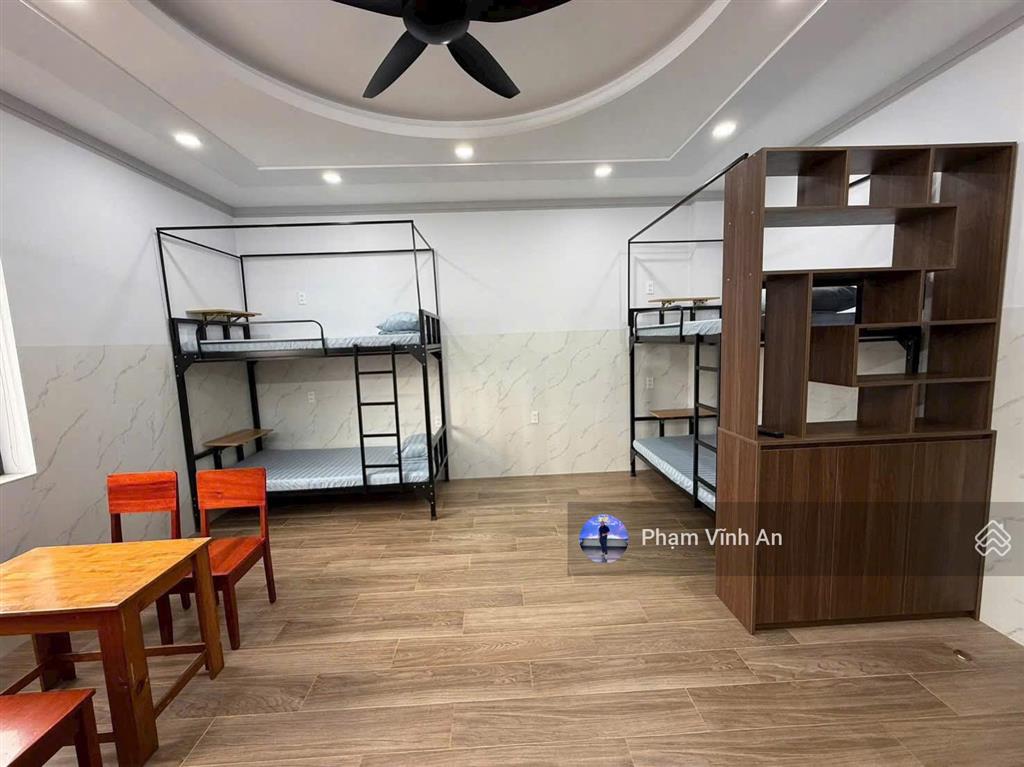 Chdv hiện đại 5 tầng sẵn thang máy ngay kha vạn cân  thu nhập 70 triệu / tháng