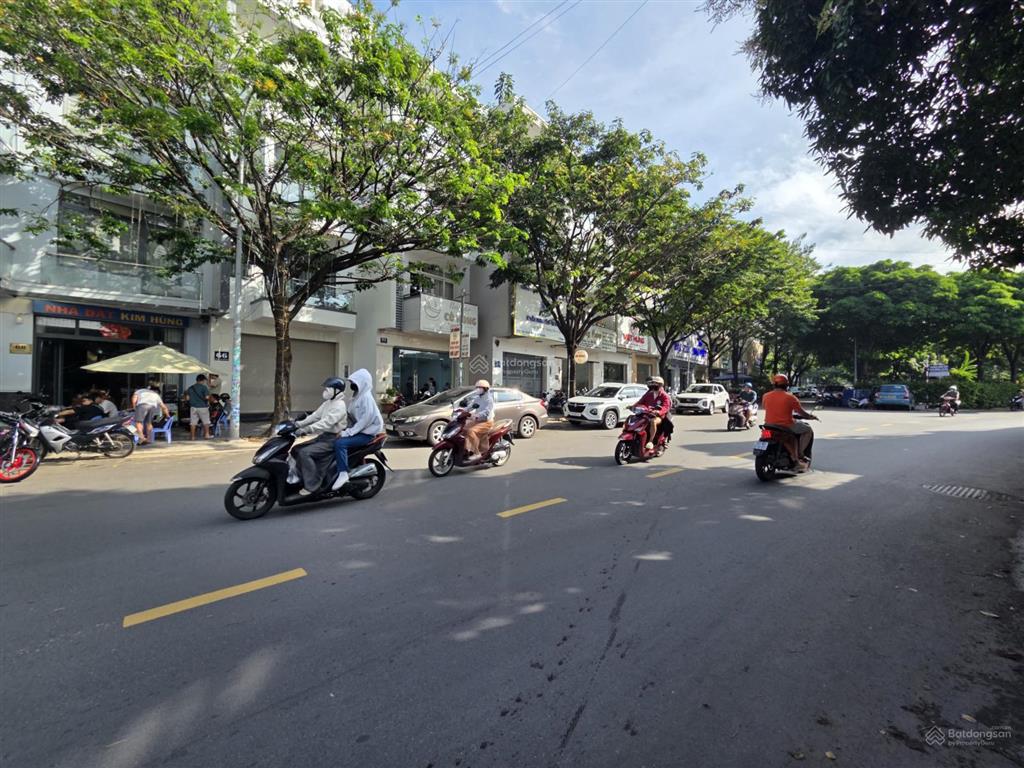 Mặt tiền khu dân cư himlam phú đông  170m2(7.4x22.5) thu nhập 20 triệu/ tháng