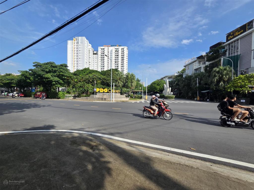 Mặt tiền khu dân cư himlam phú đông  170m2(7.4x22.5) thu nhập 20 triệu/ tháng