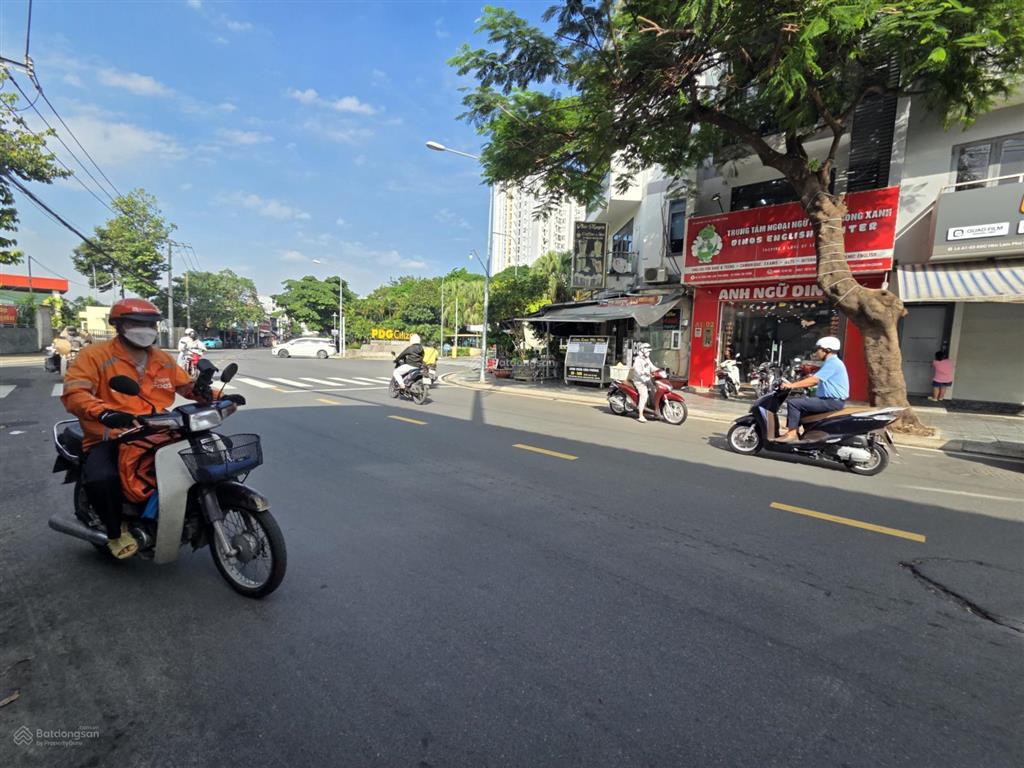 Mặt tiền khu dân cư himlam phú đông  170m2(7.4x22.5) thu nhập 20 triệu/ tháng