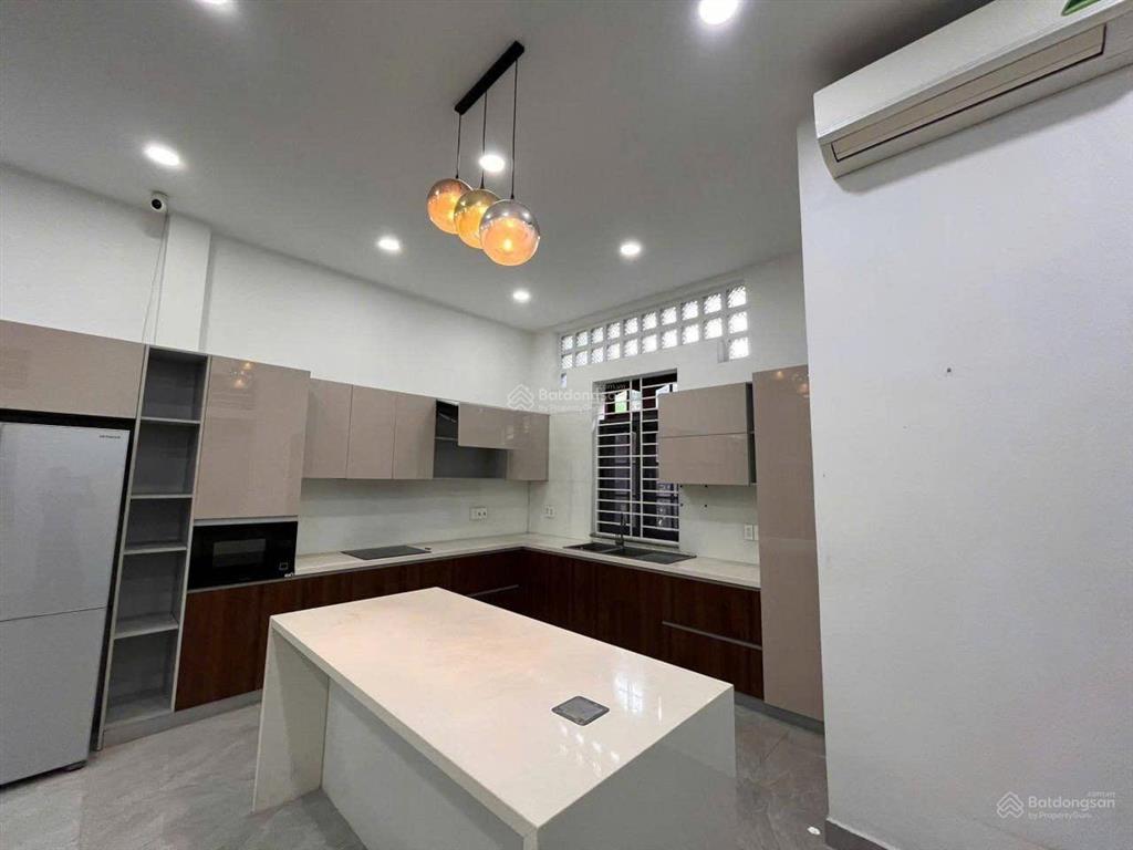 Cho thuê biệt thự mặt tiền ngô quang huy , thảo điền  giá chỉ 118 triệu quá rẻ  0906 845 ***