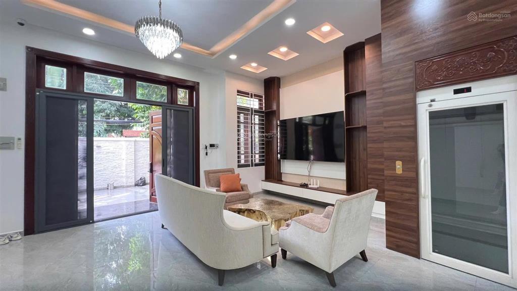 Cho thuê biệt thự mặt tiền ngô quang huy , thảo điền  giá chỉ 118 triệu quá rẻ  0906 845 ***