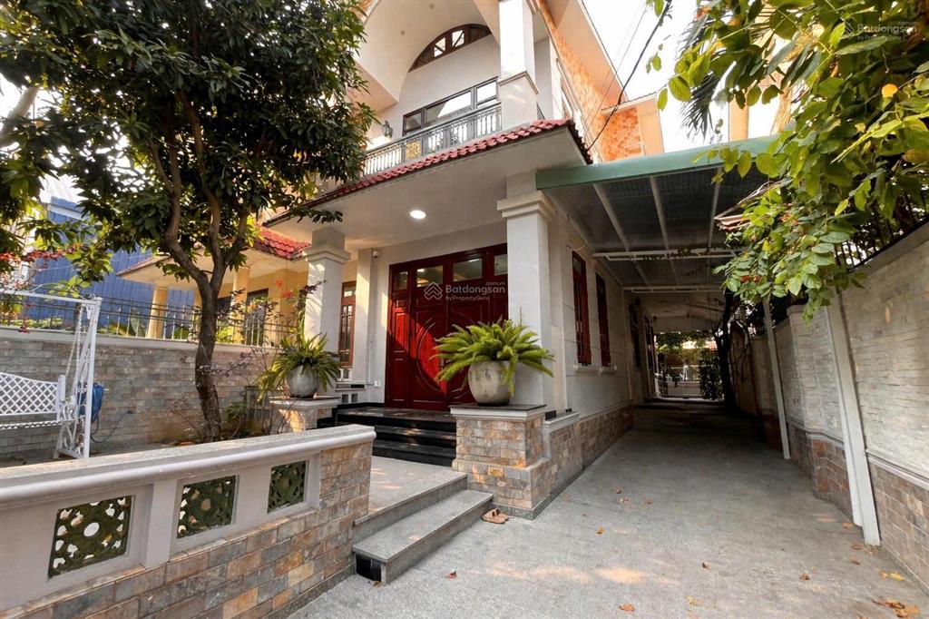 Cho thuê biệt thự mặt tiền ngô quang huy , thảo điền  giá chỉ 118 triệu quá rẻ  0906 845 ***