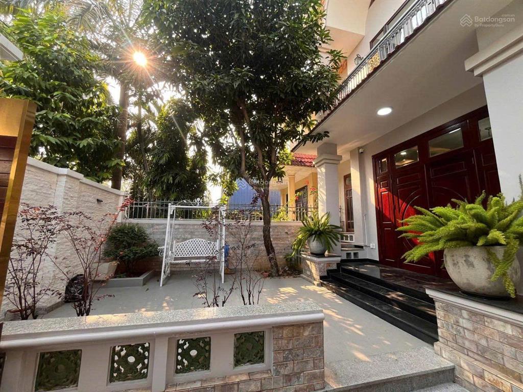 Cho thuê biệt thự mặt tiền ngô quang huy , thảo điền  giá chỉ 118 triệu quá rẻ  0906 845 ***