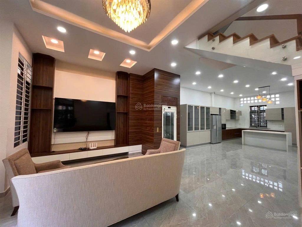 Cho thuê biệt thự mặt tiền ngô quang huy , thảo điền  giá chỉ 118 triệu quá rẻ  0906 845 ***