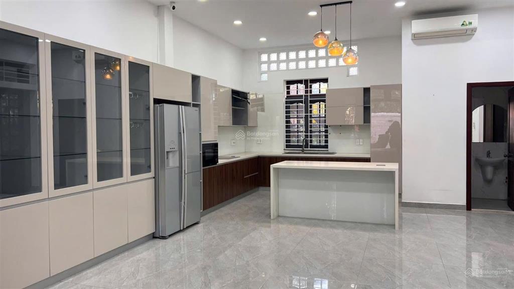 Cho thuê biệt thự mặt tiền ngô quang huy , thảo điền  giá chỉ 118 triệu quá rẻ  0906 845 ***