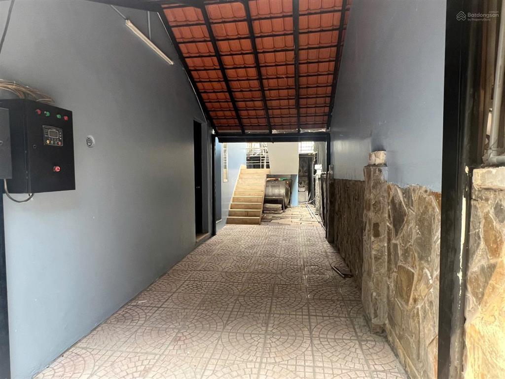 Cho thuê biệt thự 2 mt đường quốc hương vừa kinh doanh nhà hàng quán cafe giá chỉ 135 triệu/tháng
