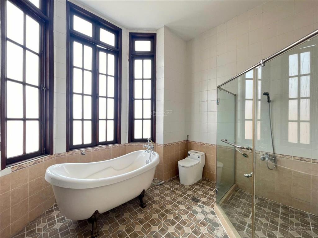 Chỉ 130 tr/th cho thuê biệt thự kinh doanh nhà hàng diện tích lên tới 900m2, quá rẻ tại thảo điền