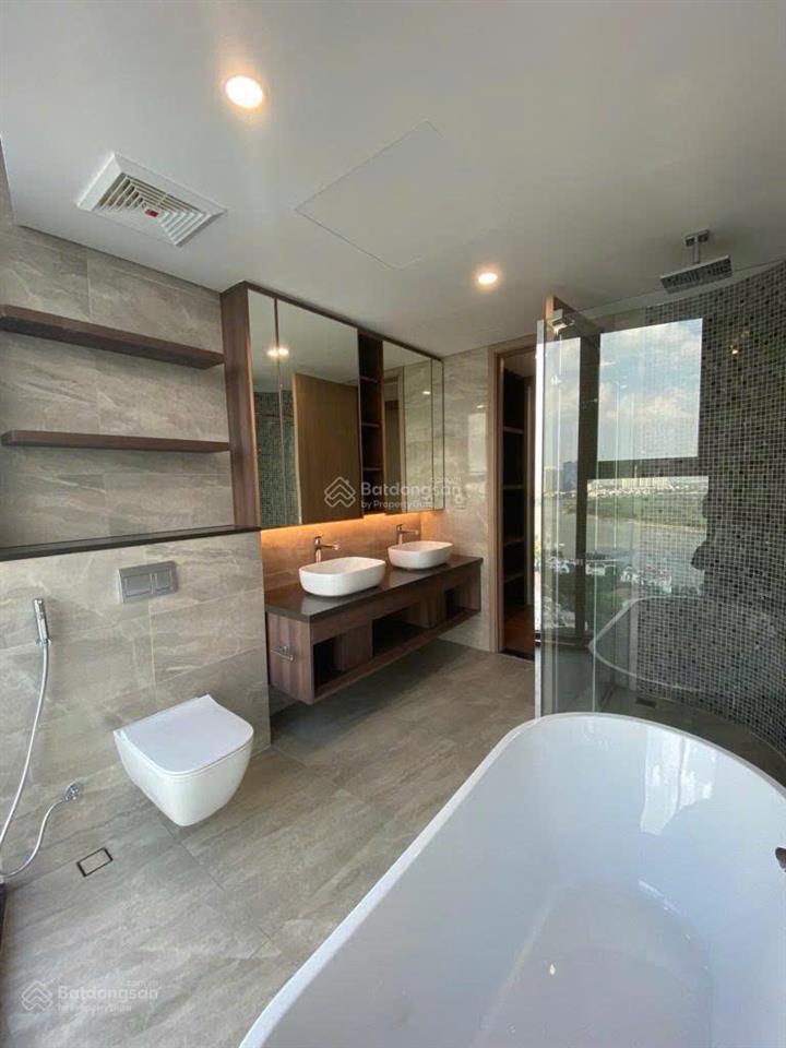 Cho thuê 3pn góc, 136m2, view sông, nhà mới bàn giao, ở thảo điền green, q2, giá chỉ 66 triệu