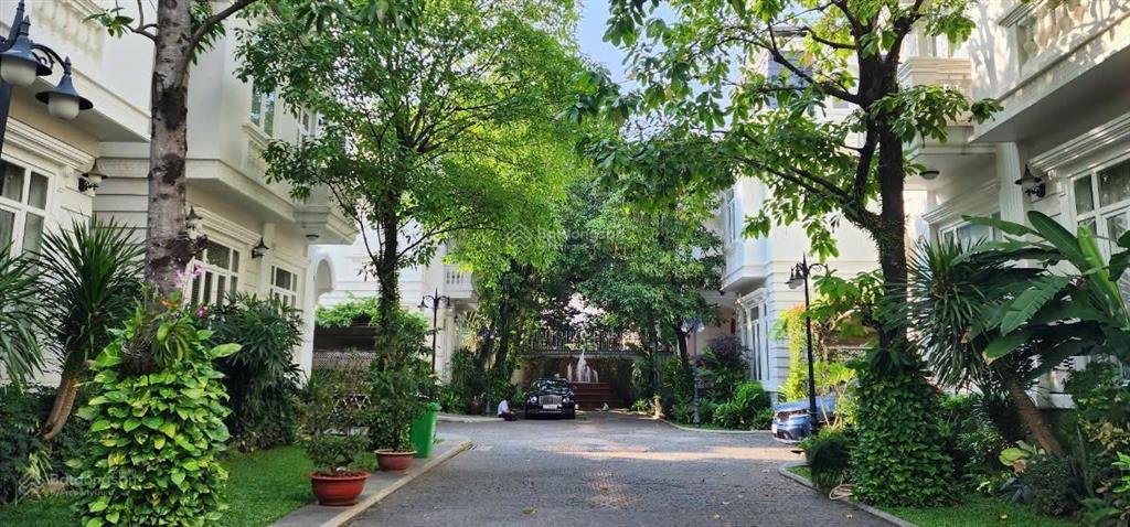 Cho thuê villa giá chỉ 103 triệu/tháng  full nội thất  compound thảo điền siêu hiếm còn sót