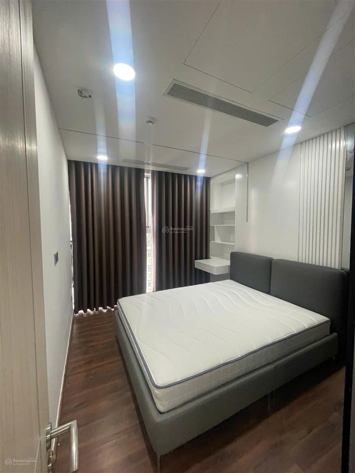 Cho thuê căn hộ midtown 3pn 2wc 1 kho,2 ban công vip fun nội thất cao cấp giá chỉ 50 triệu quá rẻ .
