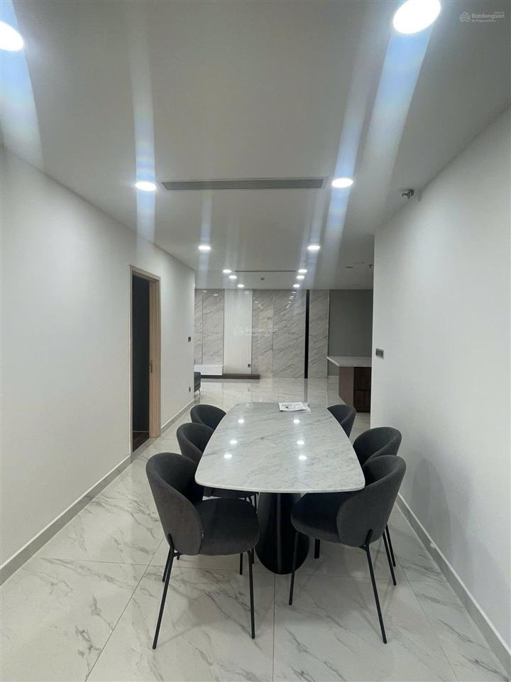Cho thuê căn hộ midtown 3pn 2wc 1 kho,2 ban công vip fun nội thất cao cấp giá chỉ 50 triệu quá rẻ .