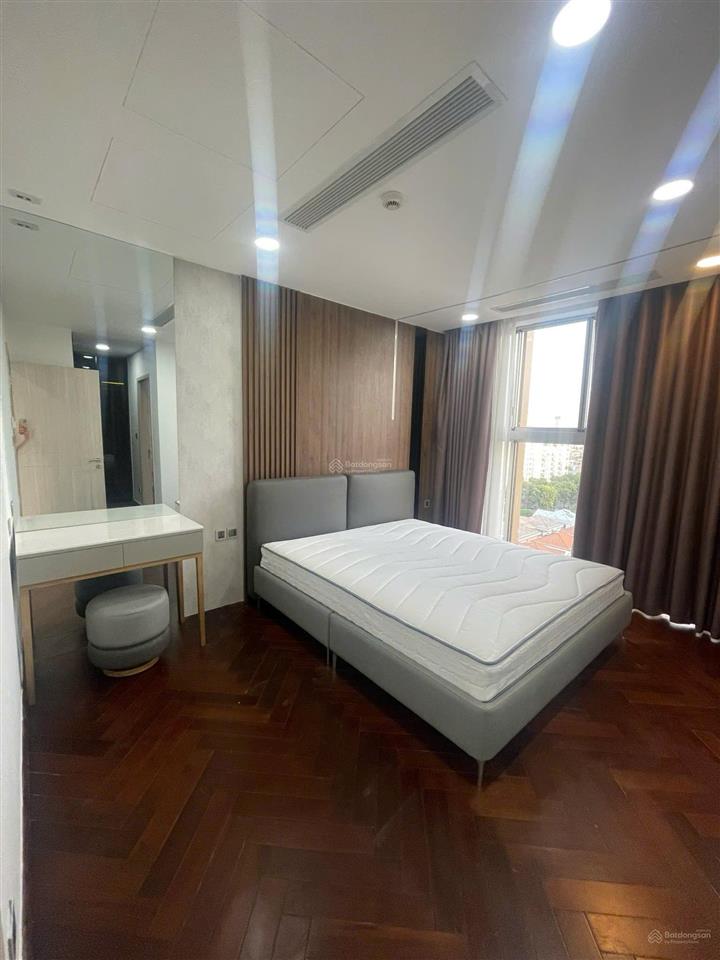 Cho thuê căn hộ midtown 3pn 2wc 1 kho,2 ban công vip fun nội thất cao cấp giá chỉ 50 triệu quá rẻ .