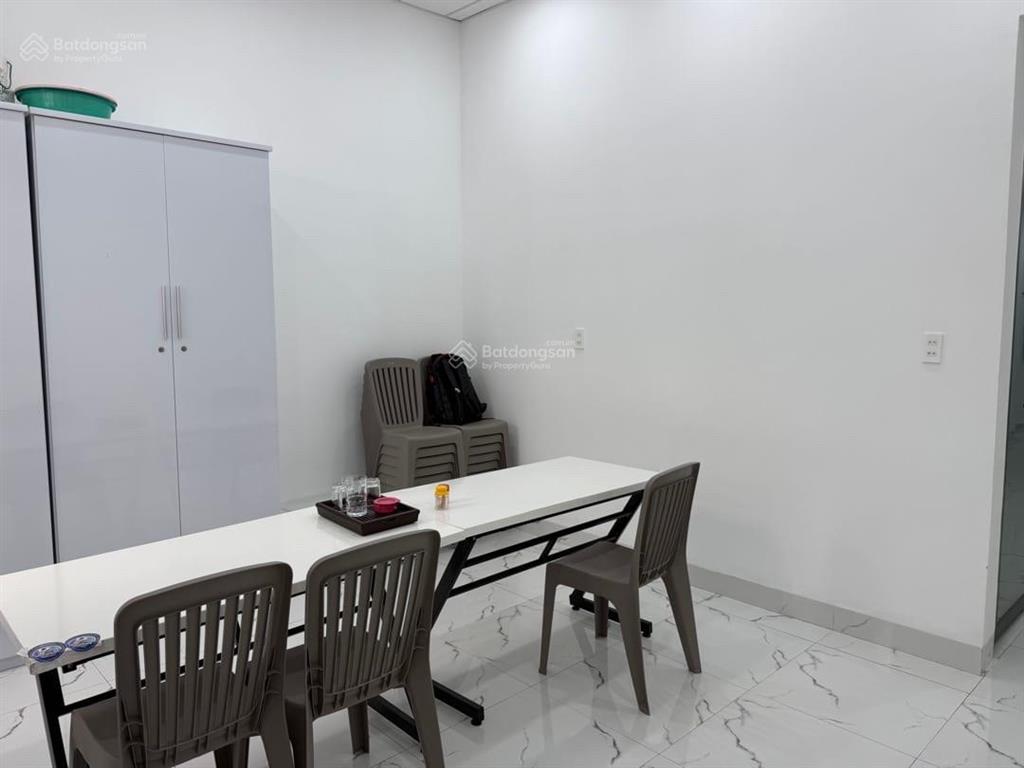 Tôi cần bán nhà mặt tiền đường bình hoà, khuê trung, hiện đang cho thuê 8tr/ tháng!