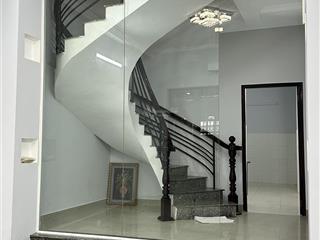 Cho thuê nhà nguyên căn hẻm 549 xvnt, nhà đẹp, ngang 4.5x17m, 1 trệt 2 lầu