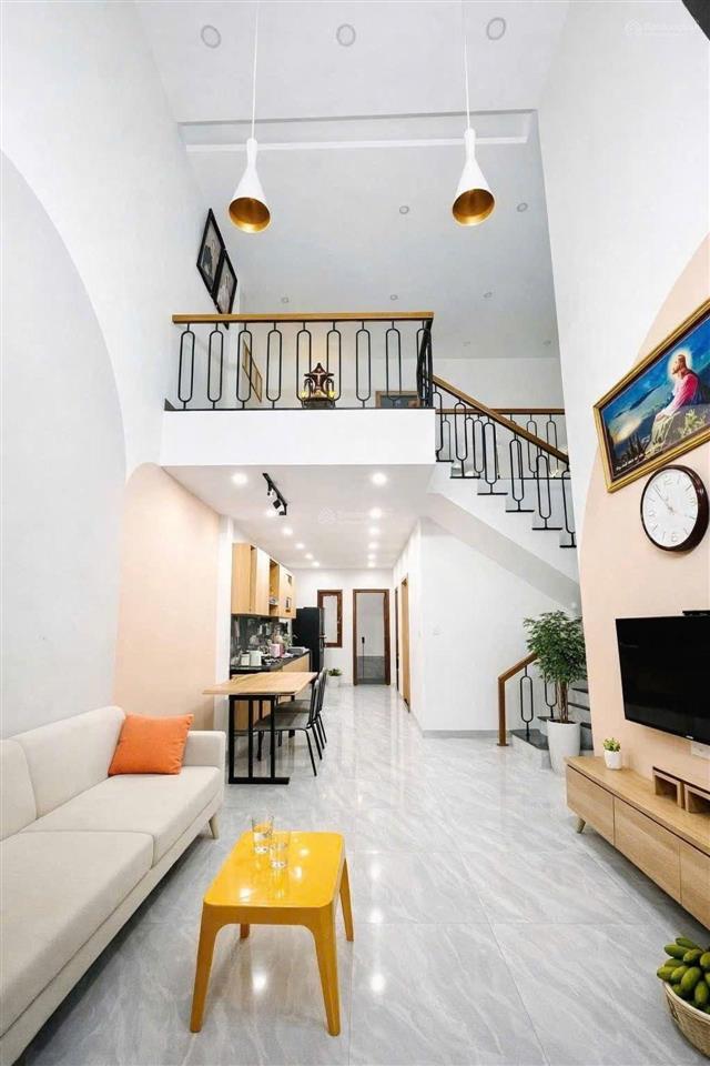 Nhà kiệt đống đa đi vài bước chân
ra nơi đậu đỗ ô tô .4 tỷ x
