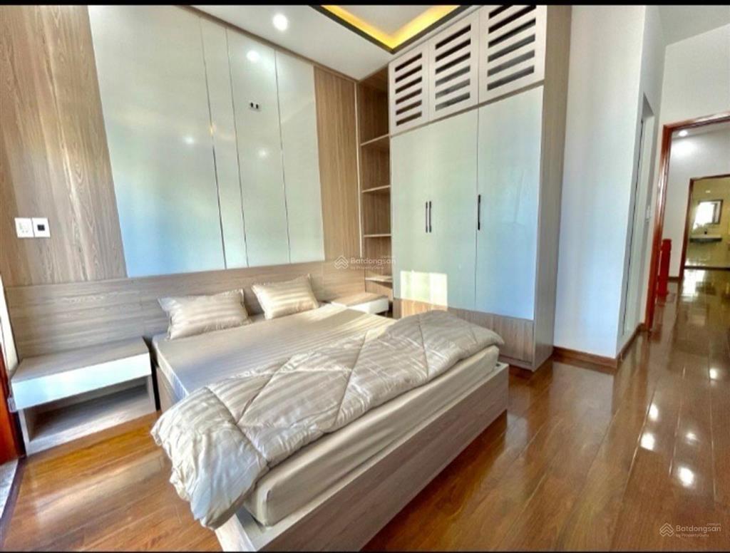 Bán nhà đoàn nhữ hài  64m2  siêu phẩm