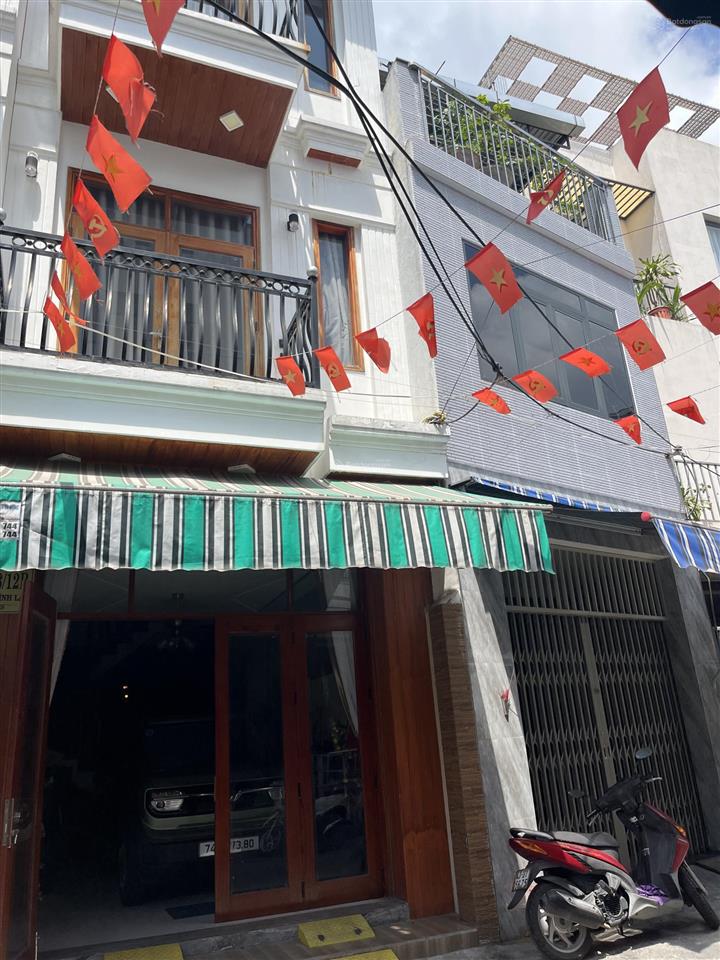 Bán nhà đoàn nhữ hài  64m2  siêu phẩm