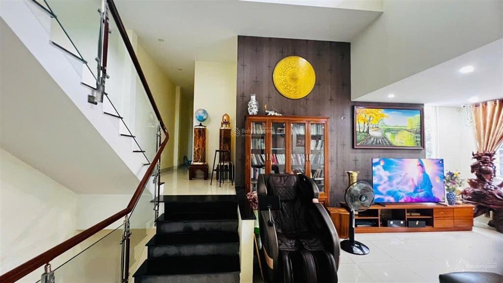 Bán nhà lương nhữ hộc lô góc triệu đô