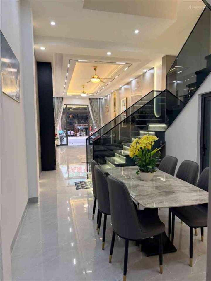 Bán nhà mặt phố lê độ  thanh khê
