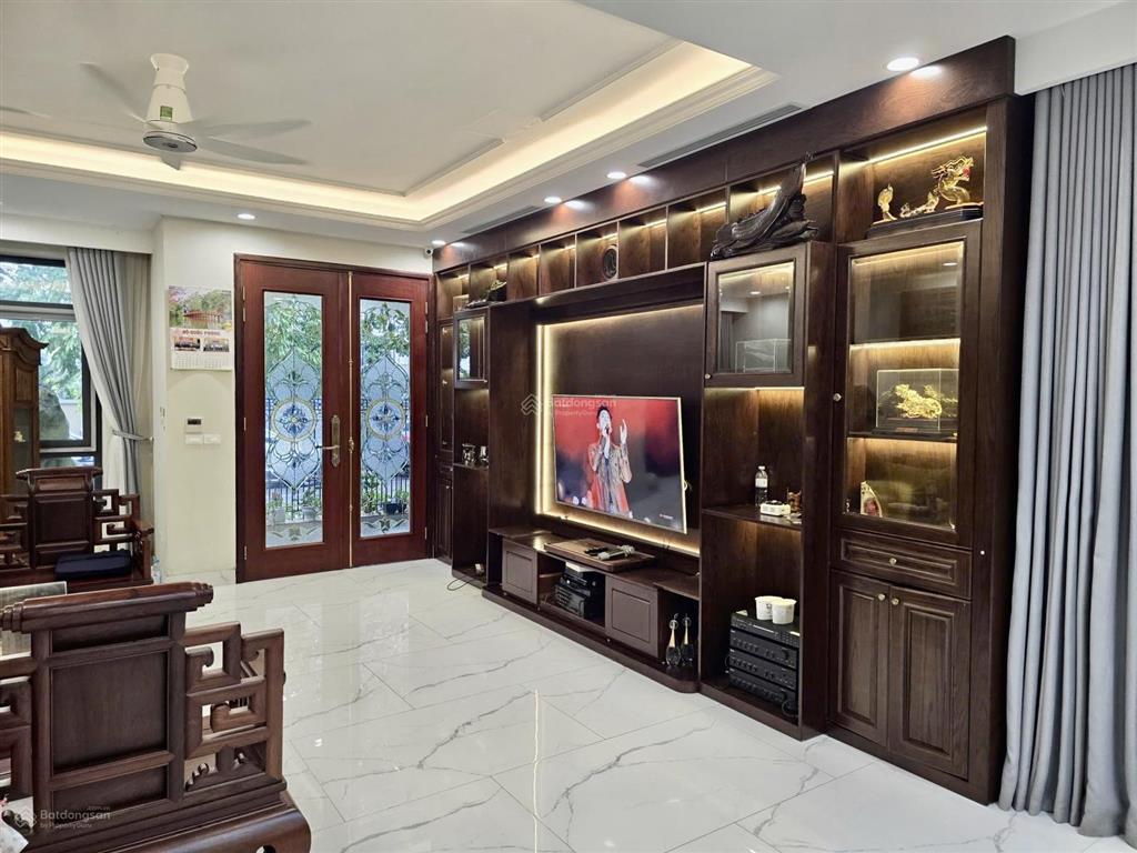 Cho thuê biệt thự song lập vinhomes riverside 180m2, 4pn, 5wc giá chỉ 60tr/tháng