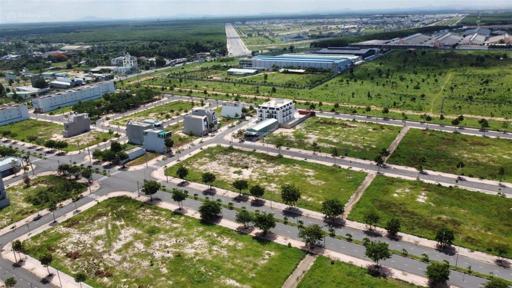 Bán đất nền long thành cách cổng chính sân bay 5km  giá chỉ 12tr/m2  cho thuê ngayshr