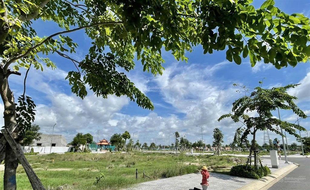 Cần bán đất nền  100m2 full thổ cư  cách sân bay quốc tế 5km  chỉ 900 triệu /lô  sổ hồng sẵn