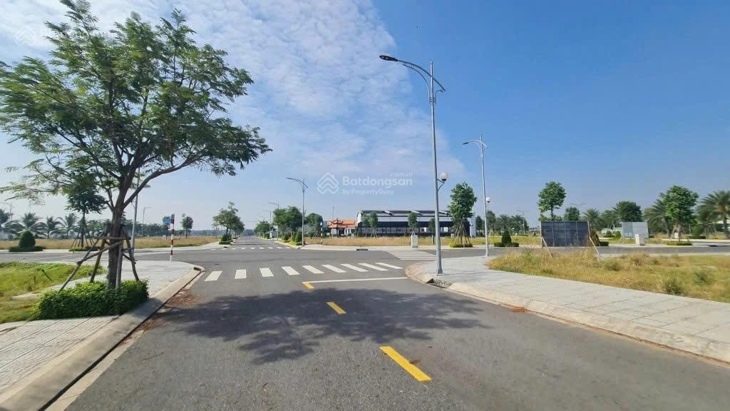 Cần bán đất nền  100m2 full thổ cư  cách sân bay quốc tế 5km  chỉ 900 triệu /lô  sổ hồng sẵn