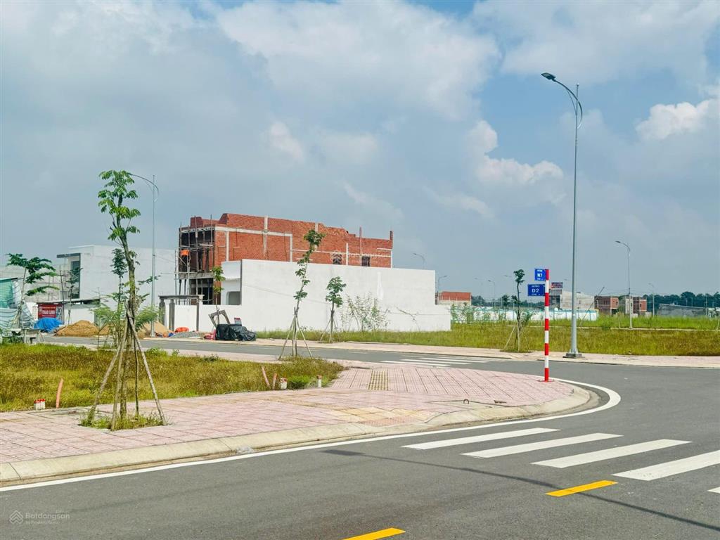 Bán 152,5m2 chỉ 1 tỷ 52 full thổ cư  sổ hồng sẵn  liền kề khu dân cư  khai thác cho thuê ngay