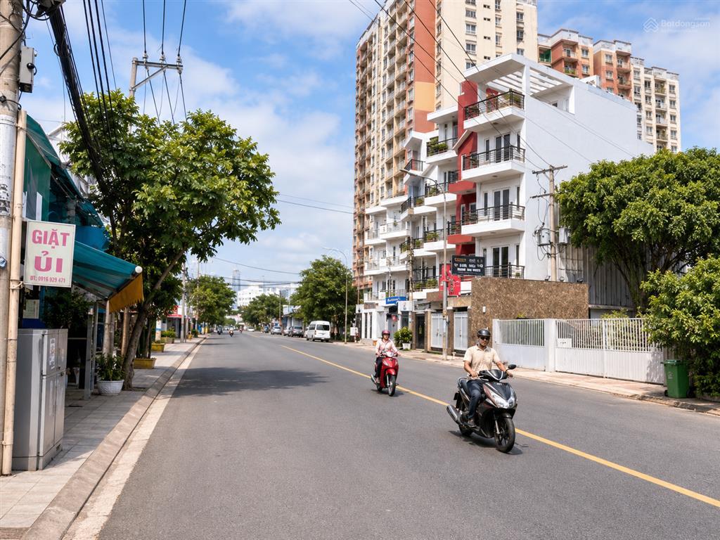 Bán gấp  quận 8  mt trương đình hội  298m2  30 tỷ  ngang 9.32m
