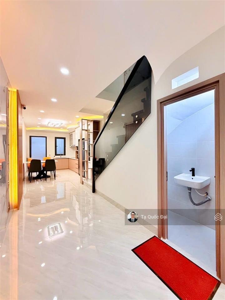 Phú nhuận  mt phùng văn cung  38.2m2  10 tỷ  3 tầng  full nội thất  kinh doanh đỉnh