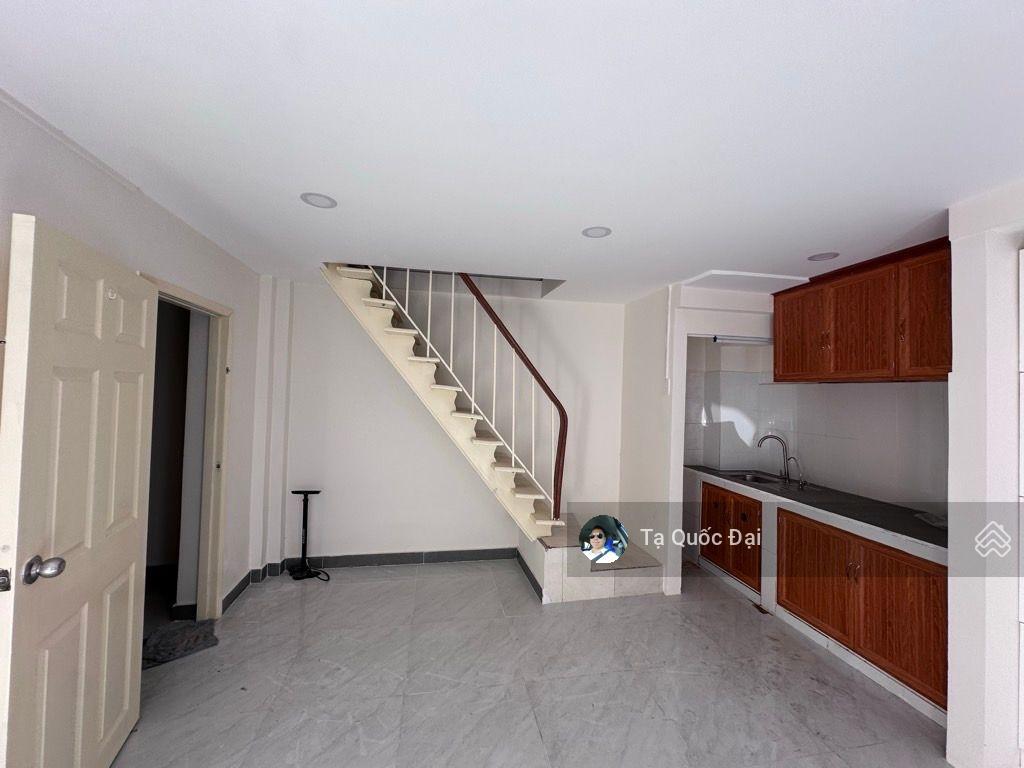 Quận 3  mt nguyễn hiền  35,36m2  10 tỷ  lô góc 2 mt  dt 17tr/tháng