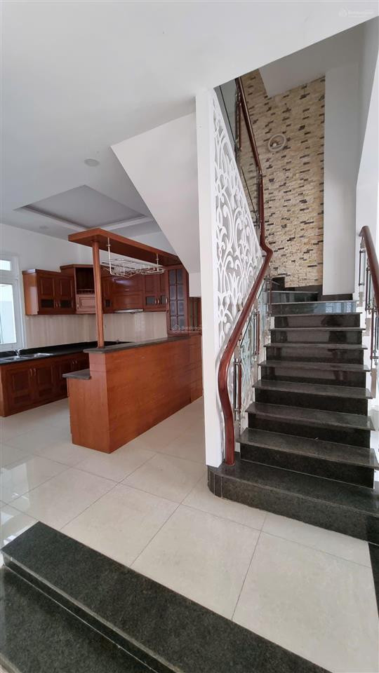 Cho thuê biệt thự 5pn, 5wc, 126m2 giá ưu đãi tại bình trị đông b, bình tân, hcm