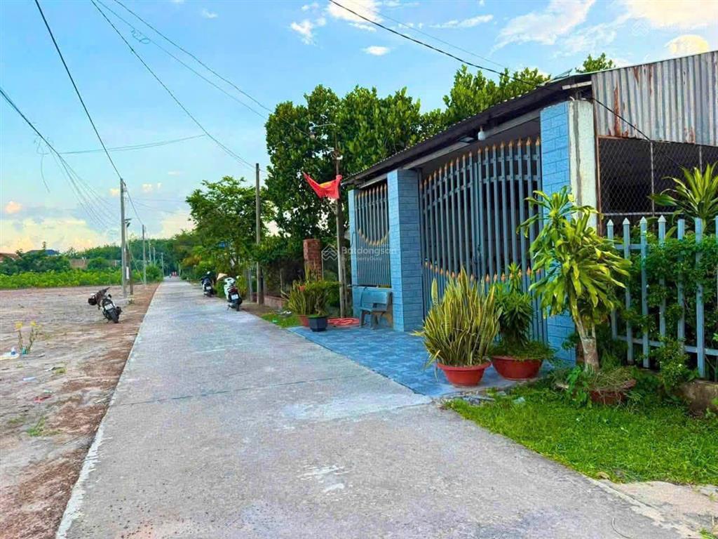 Đất nền minh long ngay trung tâm chơn thành