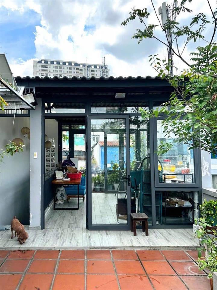 Bến vân đồn q4  nhà 3 tầng  dt 77m2 4,9mx15,8m  ra bến vân đồn 50m  cầu ông lãnh 3 phút