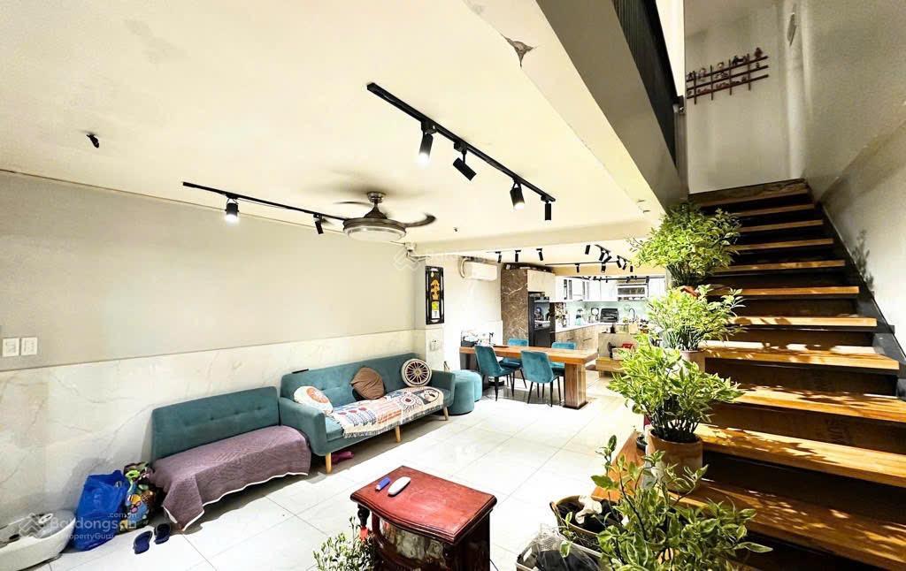 Bến vân đồn q4  nhà 3 tầng  dt 77m2 4,9mx15,8m  ra bến vân đồn 50m  cầu ông lãnh 3 phút