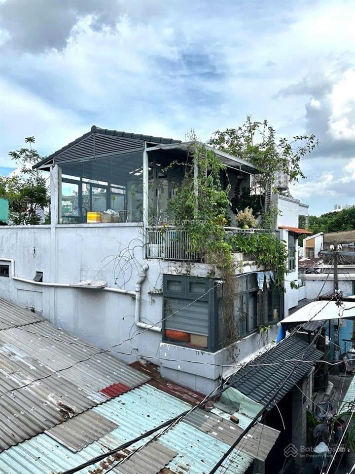 Bến vân đồn q4  nhà 3 tầng  dt 77m2 4,9mx15,8m  ra bến vân đồn 50m  cầu ông lãnh 3 phút