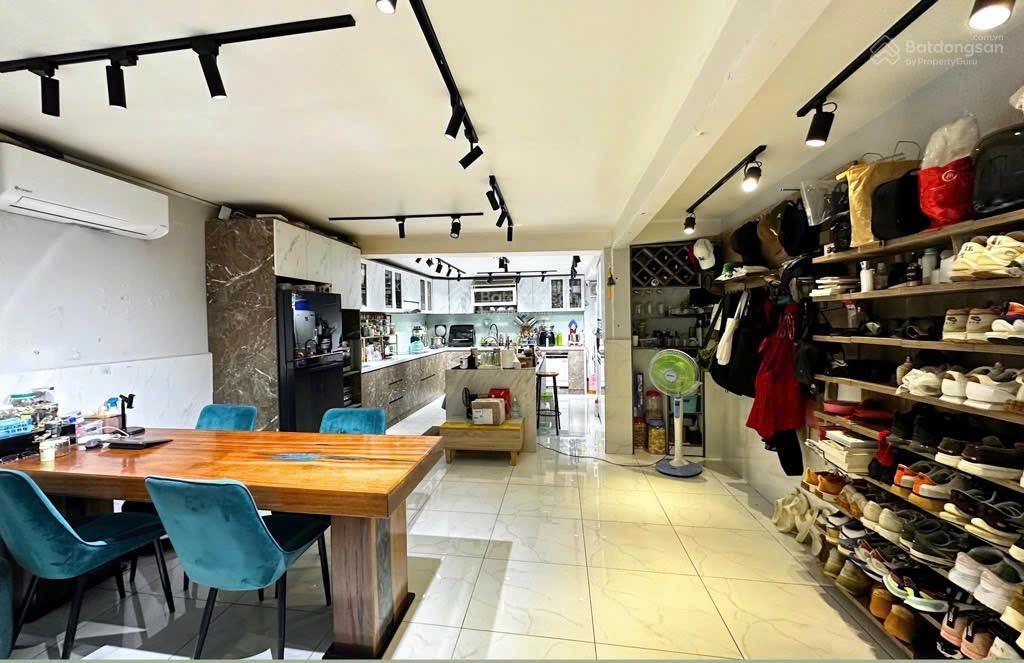 Bến vân đồn q4  nhà 3 tầng  dt 77m2 4,9mx15,8m  ra bến vân đồn 50m  cầu ông lãnh 3 phút