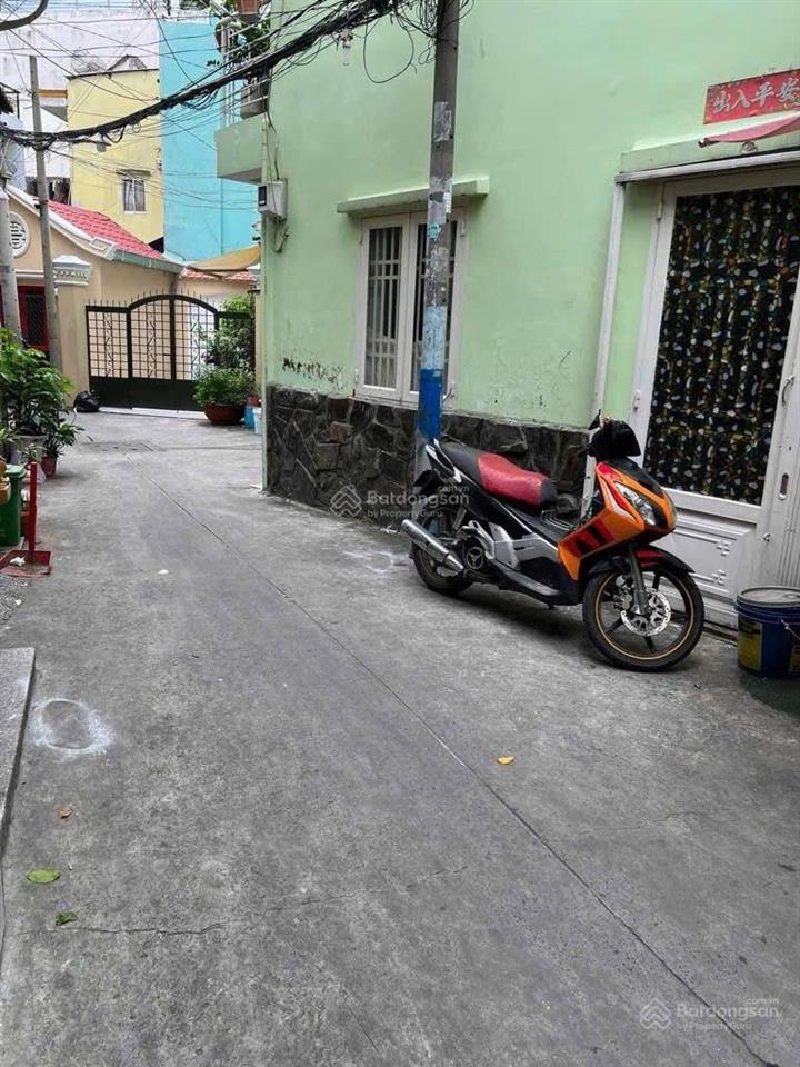 Siêu phẩm quận 4 ngang 5m bề thế  chợ 200 cạnh bên  chỉ 3 phút qua quận 1